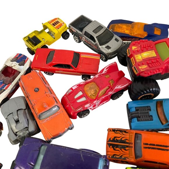 Vintage Hot Wheels Matchbox Die Cast Toy Car 38 Collection Snoopy Figure - Picture 9 of 10